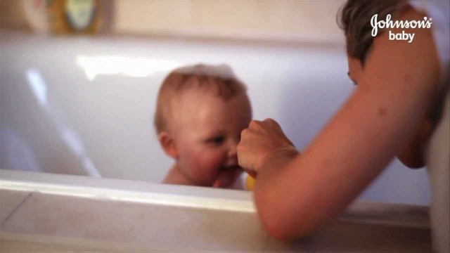 How to encourage bathtime play with your baby