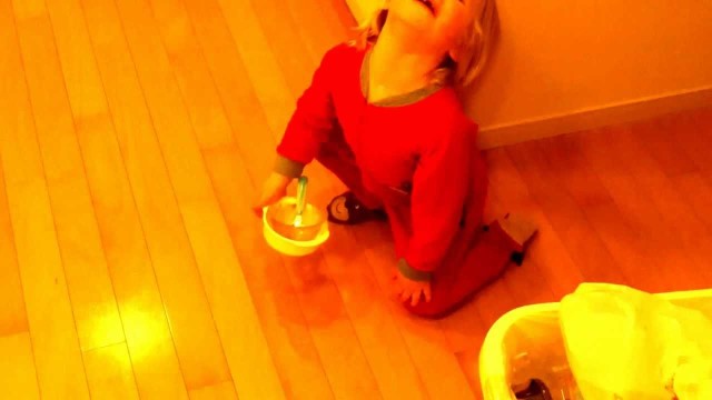 ‘It’s Too Heavy’ | An Oscar-Worthy Toddler Tantrum